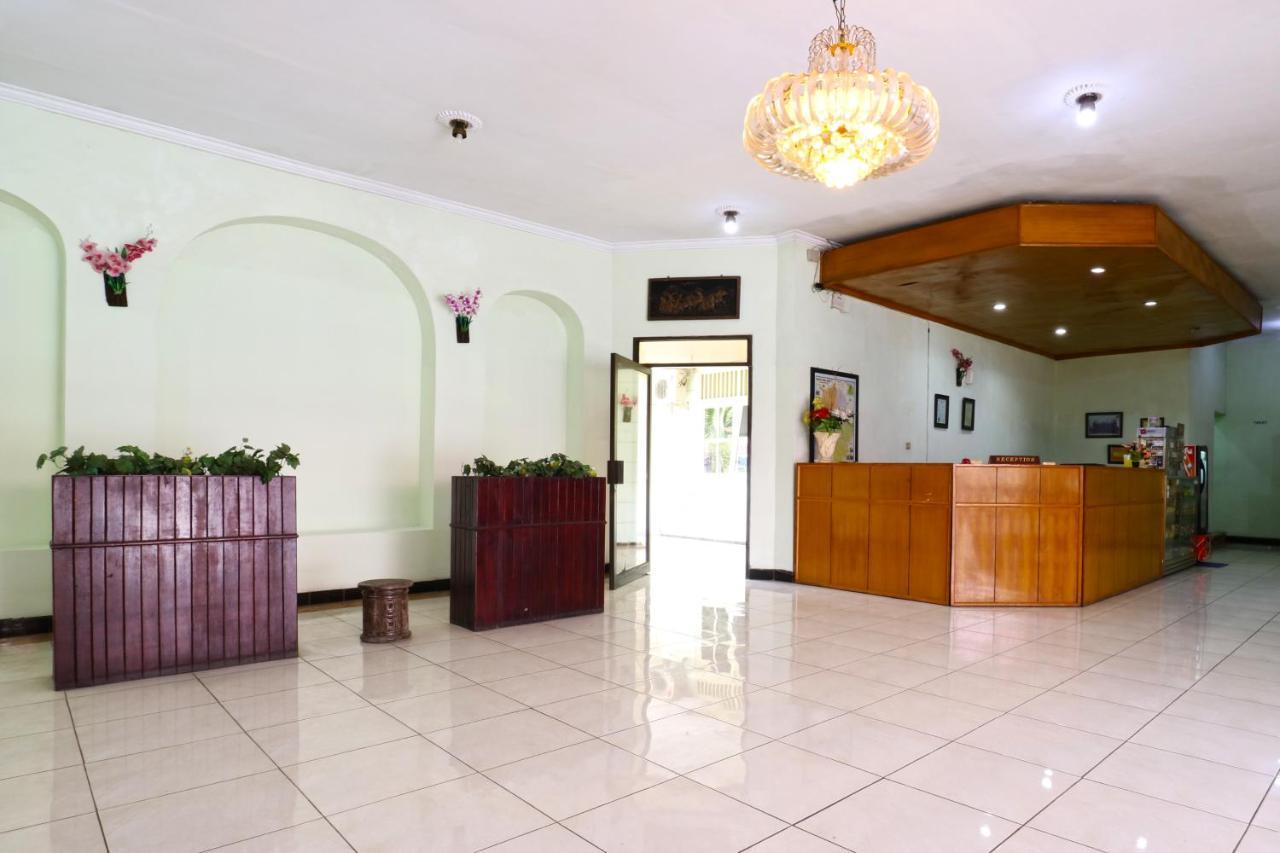 Hotel Camelia Malang Ngoại thất bức ảnh