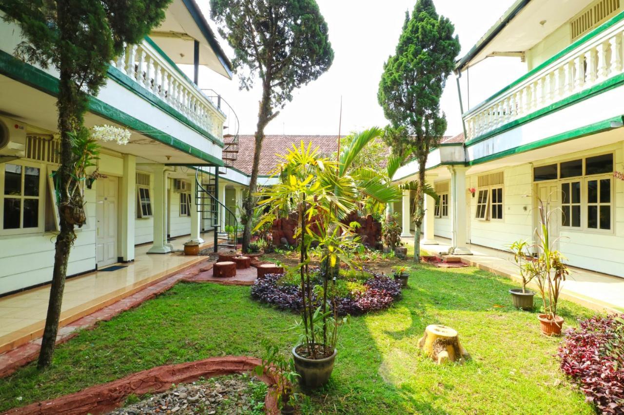 Hotel Camelia Malang Ngoại thất bức ảnh