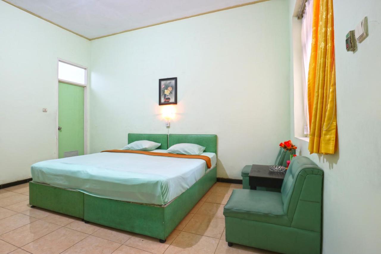Hotel Camelia Malang Ngoại thất bức ảnh