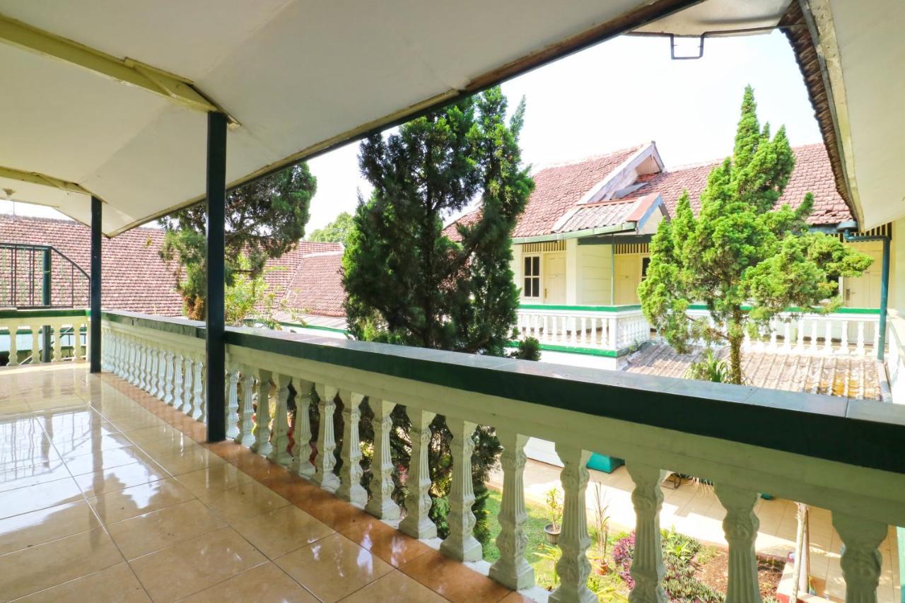 Hotel Camelia Malang Ngoại thất bức ảnh