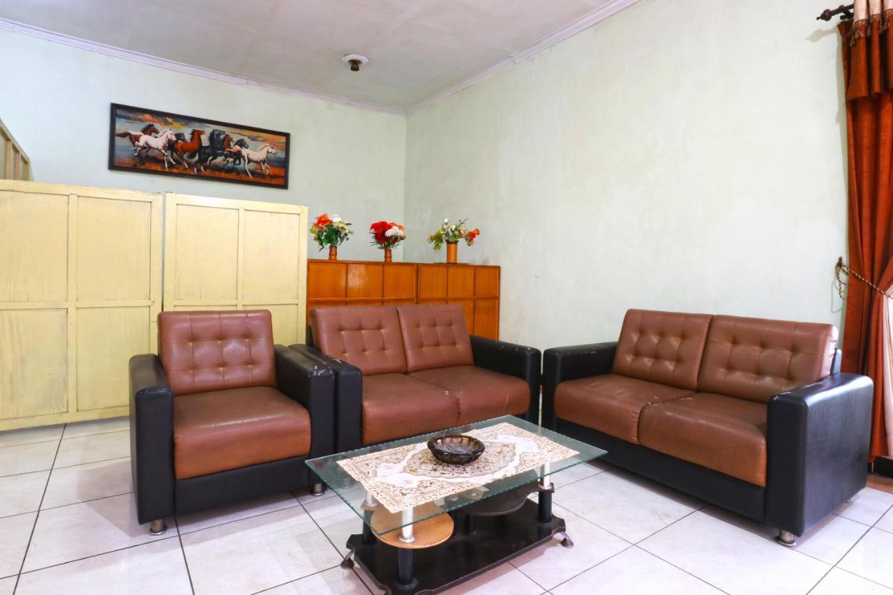 Hotel Camelia Malang Ngoại thất bức ảnh