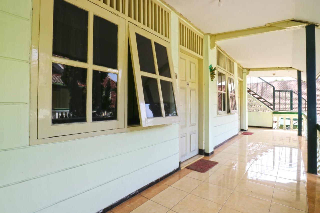 Hotel Camelia Malang Ngoại thất bức ảnh